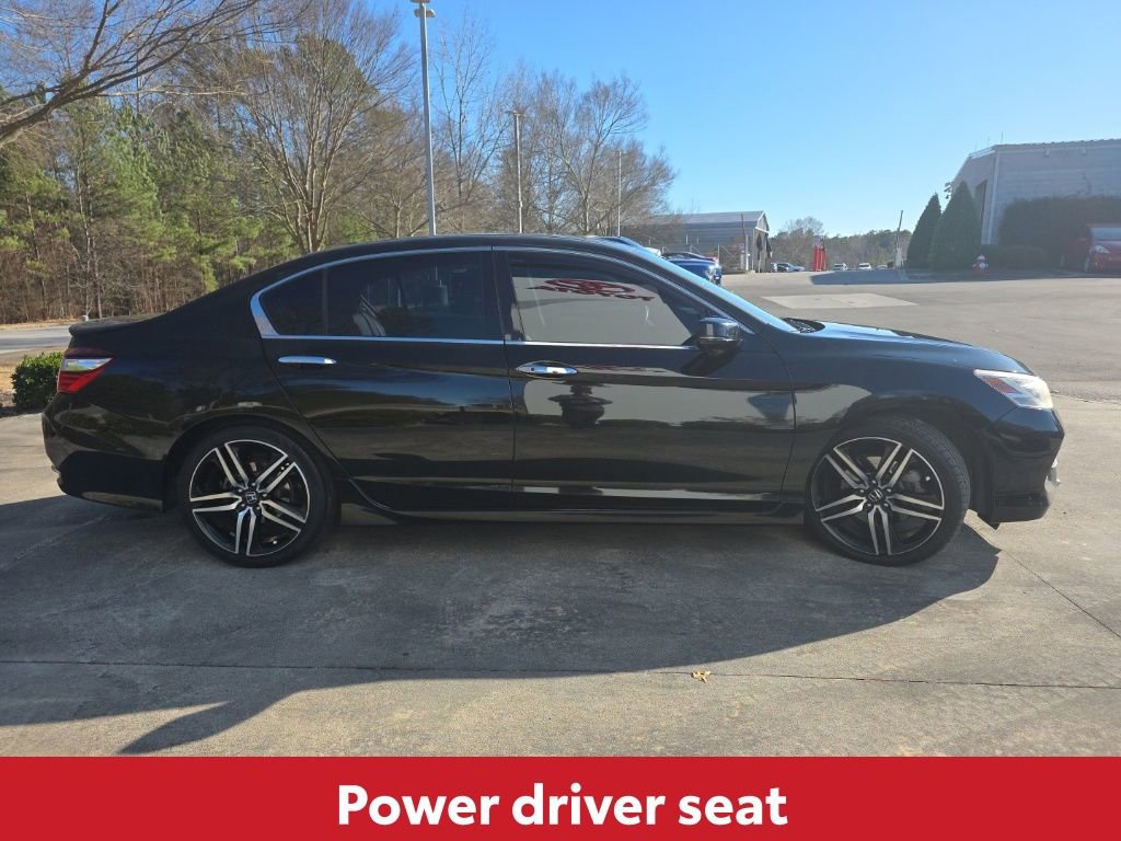 Used 2017 Honda Accord Touring image 9