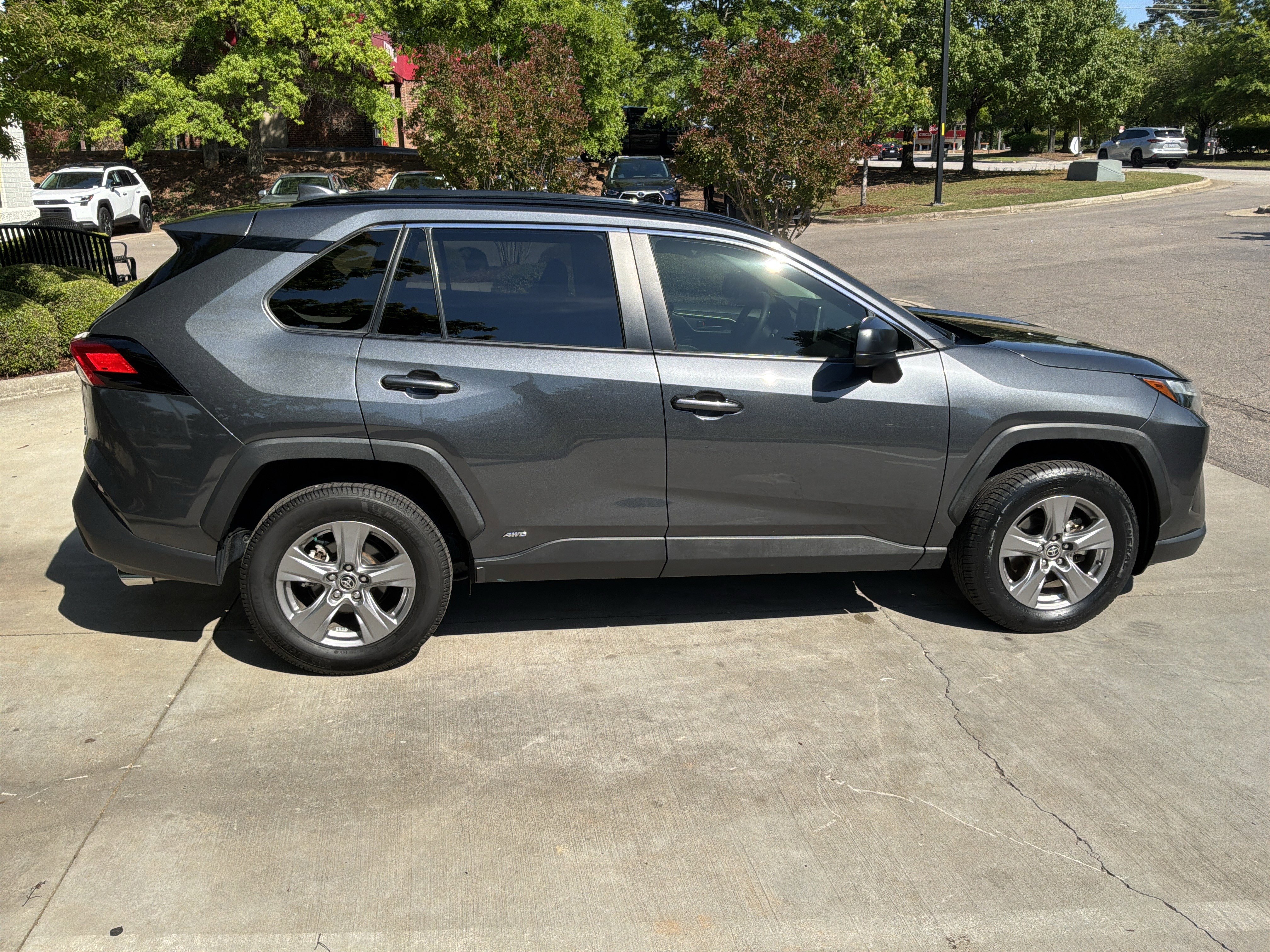 Used 2023 Toyota RAV4 LE AWD/4WD image 11