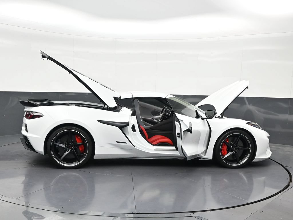 Used 2025 Chevrolet Corvette E-Ray AWD/4WD image 32