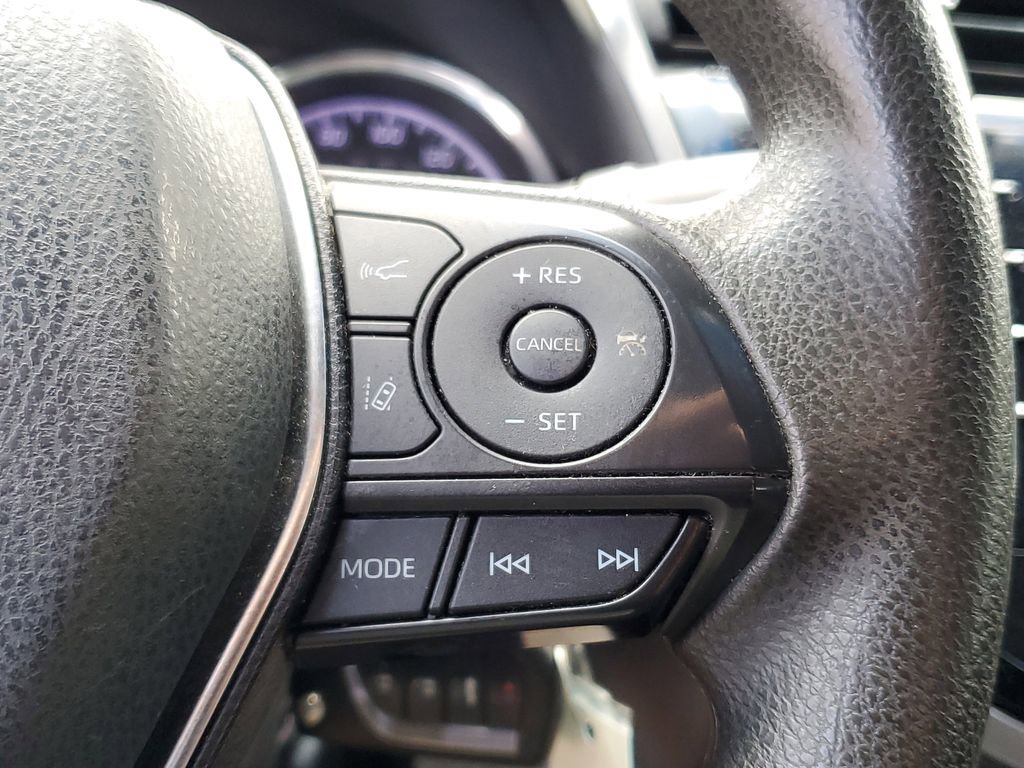 Used 2018 Toyota Camry LE FWD image 26