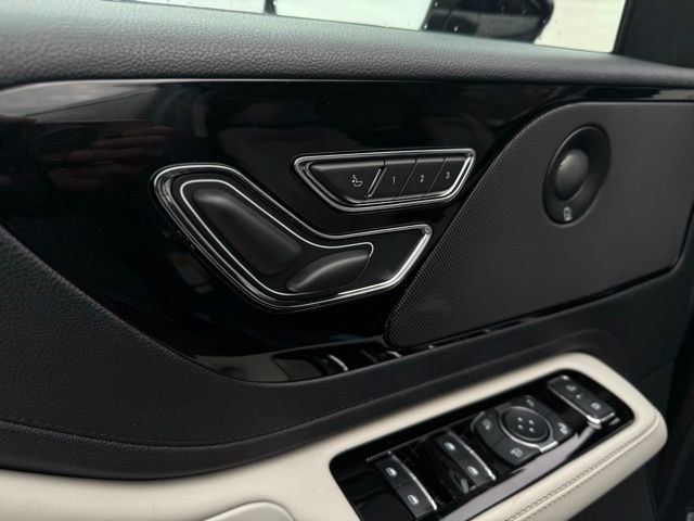 New 2026 Lincoln Aviator AWD image 14