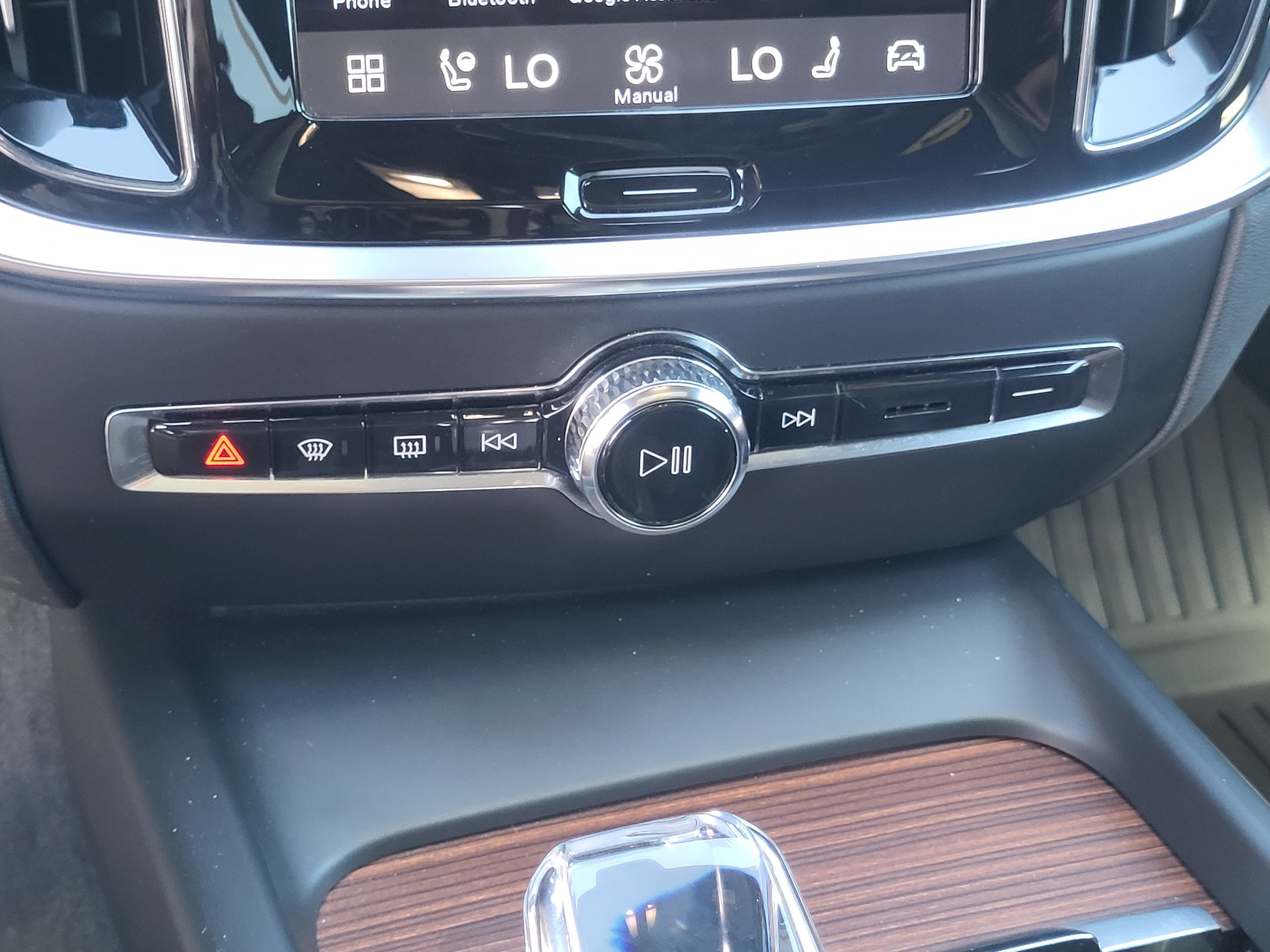 Certified 2024 Volvo V60 B5 Cross Country Ultimate w/ Protection Package Premier AWD/4WD image 21