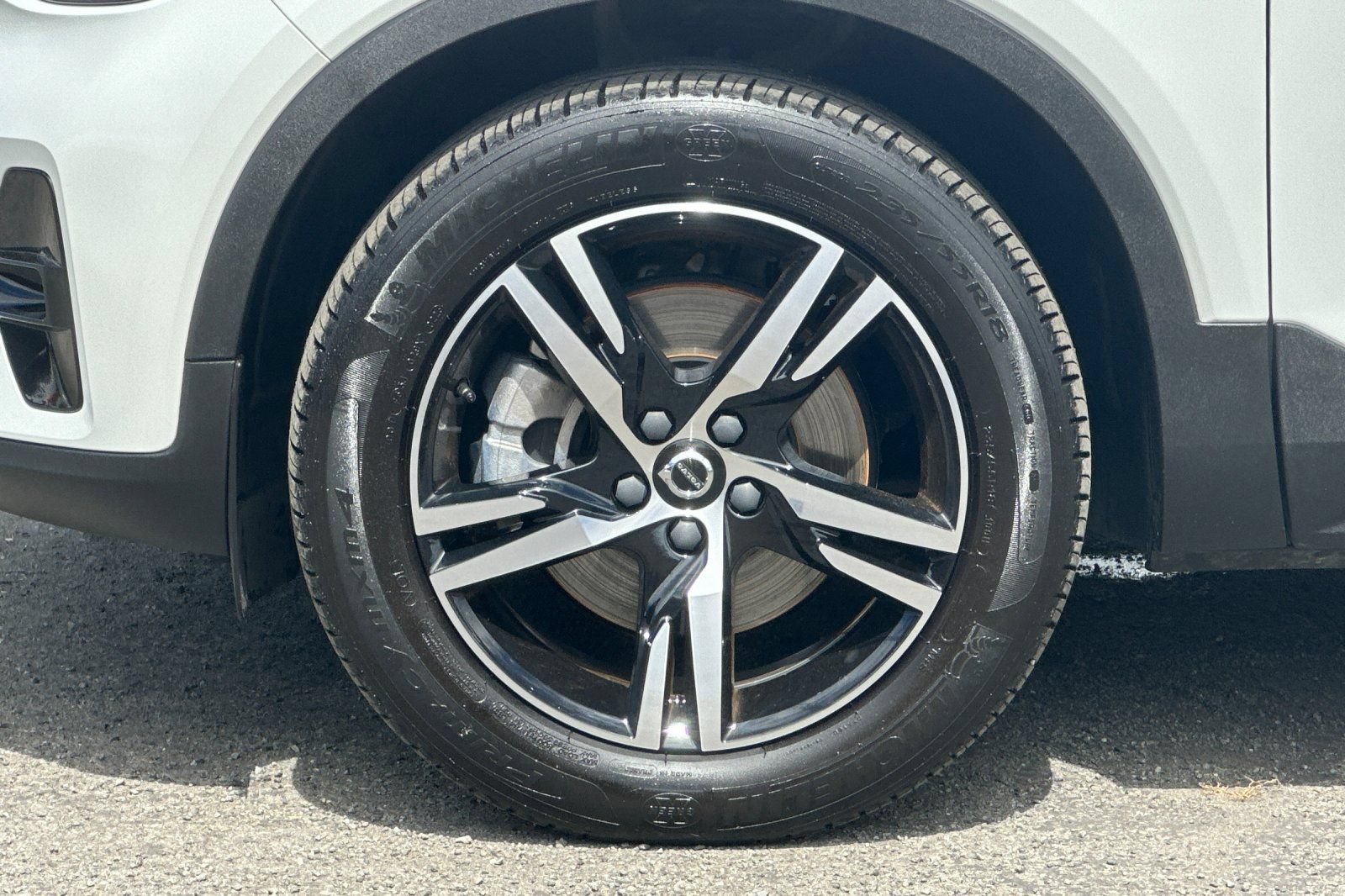 Certified 2023 Volvo XC40 B4 Plus FWD image 12