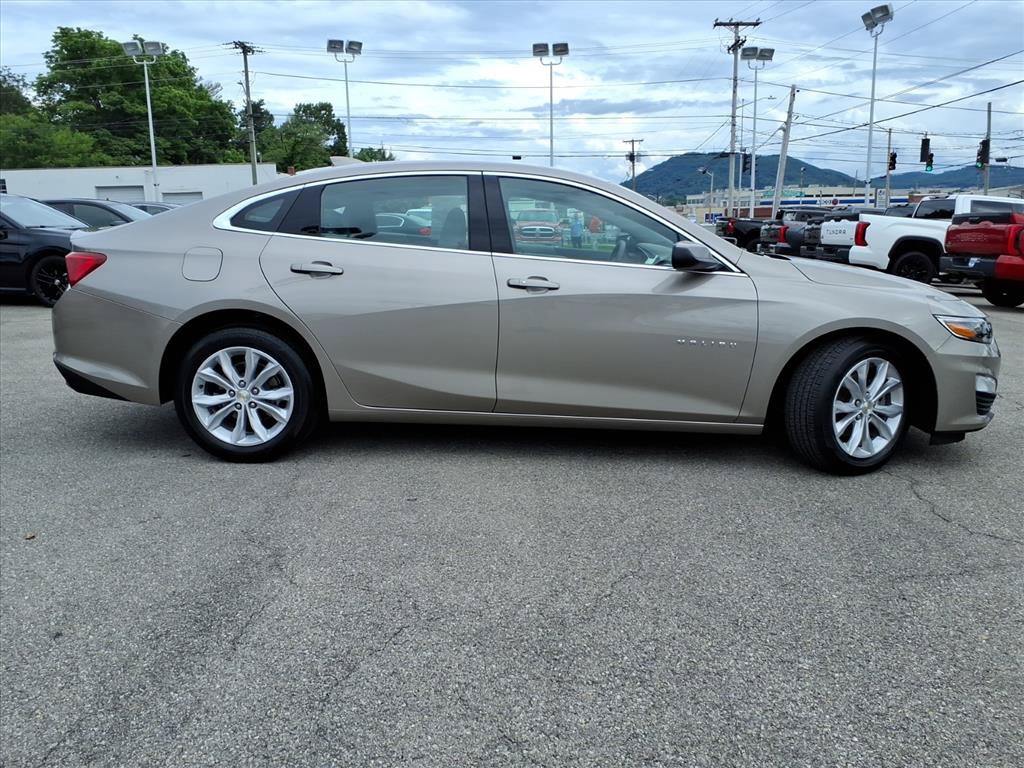 Used 2025 Chevrolet Malibu LT FWD image 3