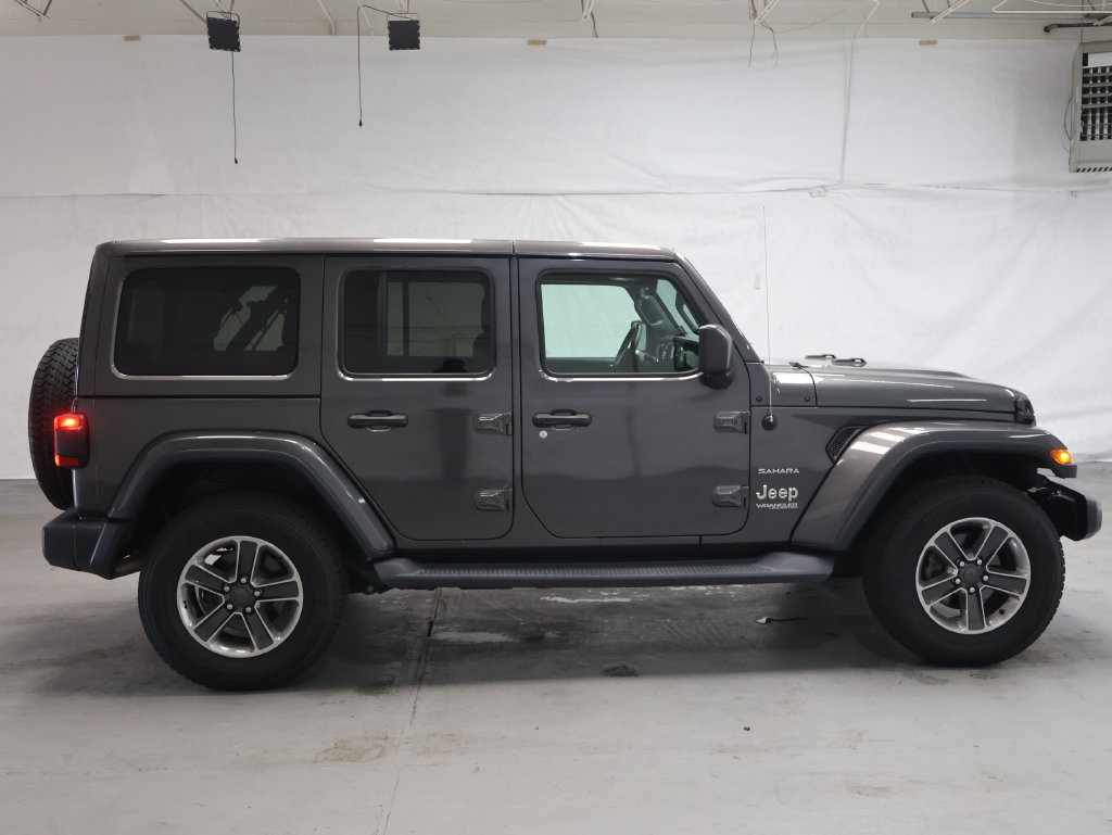Used 2018 Jeep Wrangler Unlimited Sahara w/ Dual Top Group AWD/4WD image 8