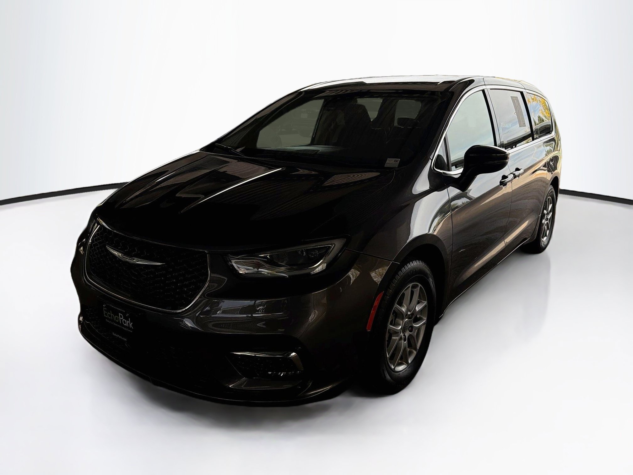 Used 2023 Chrysler Pacifica Touring-L FWD image 3
