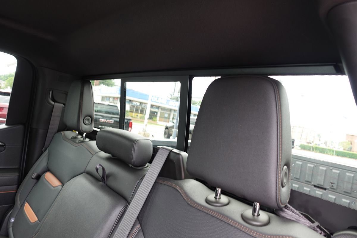 Used 2025 GMC Sierra 1500 AT4 w/ Technology Package AWD/4WD image 30