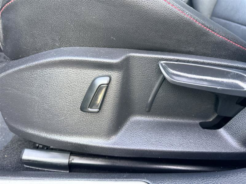 Used 2017 Volkswagen GTI SE FWD image 40