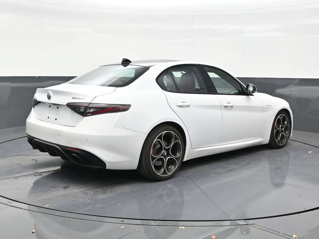 Used 2024 Alfa Romeo Giulia Veloce RWD image 5