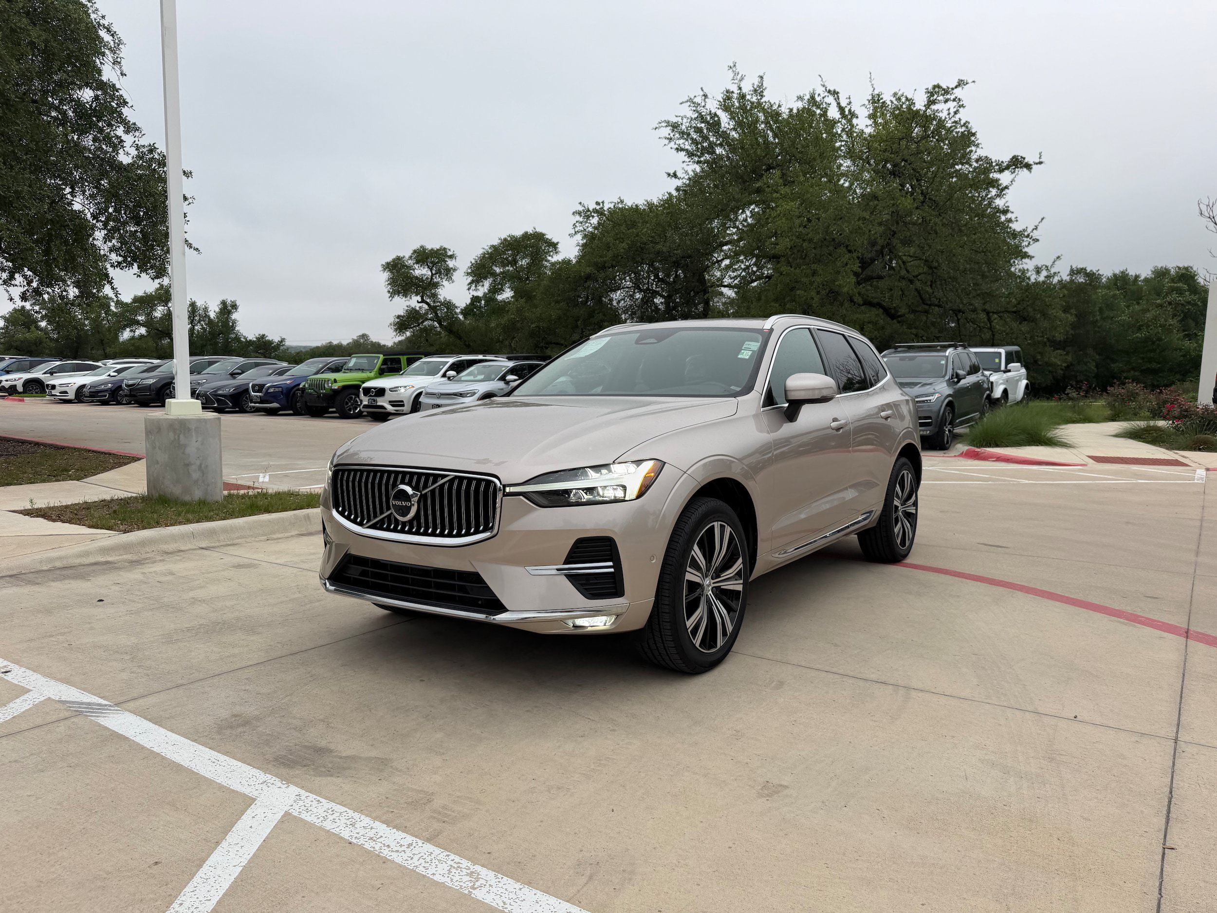 Certified 2023 Volvo XC60 B5 Plus w/ Protection Package Premier FWD image 2