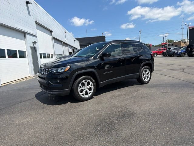 Used 2024 Jeep Compass Latitude AWD/4WD image 21