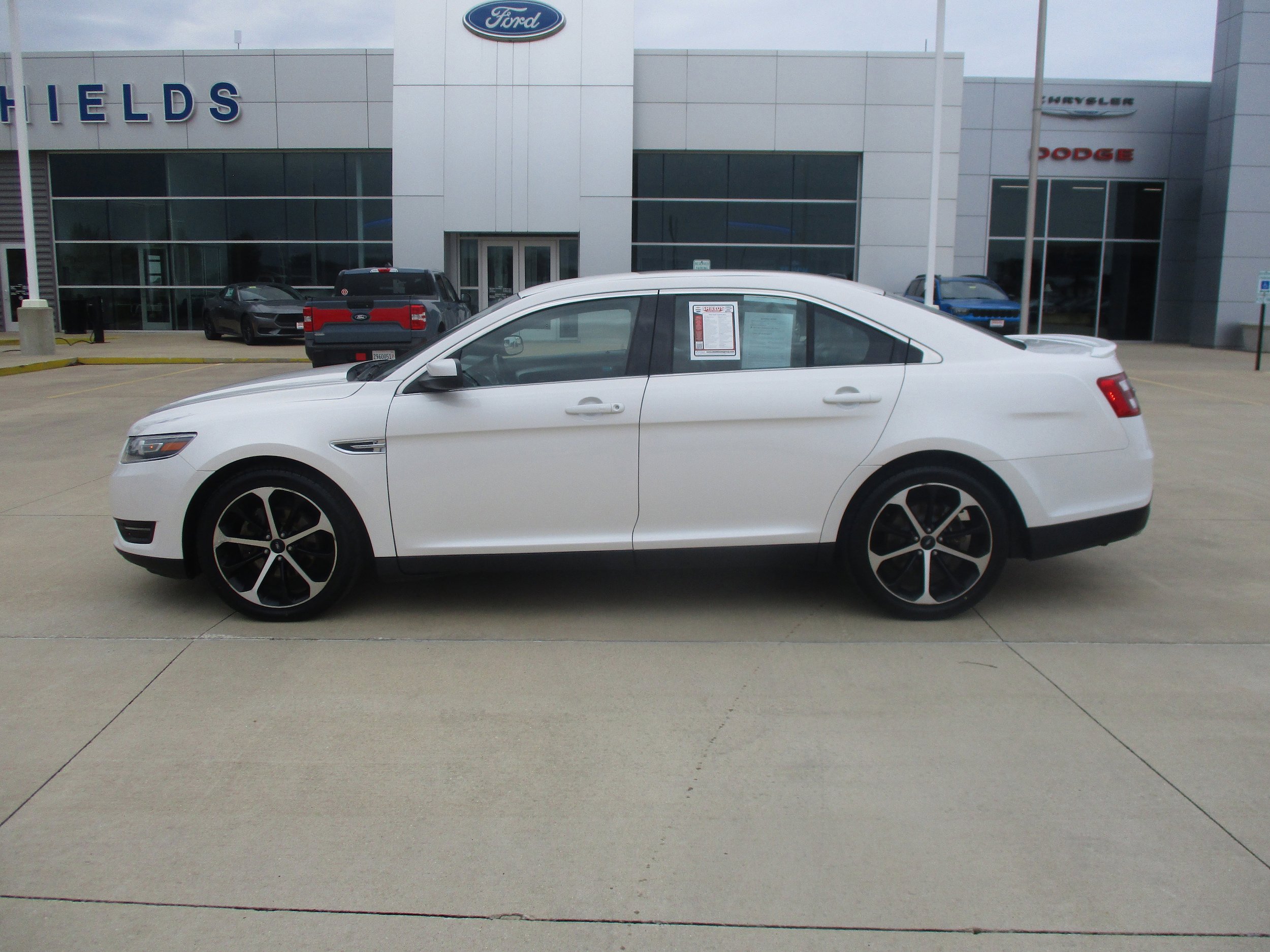 Used 2016 Ford Taurus SEL w/ Equipment Group 201A FWD image 2