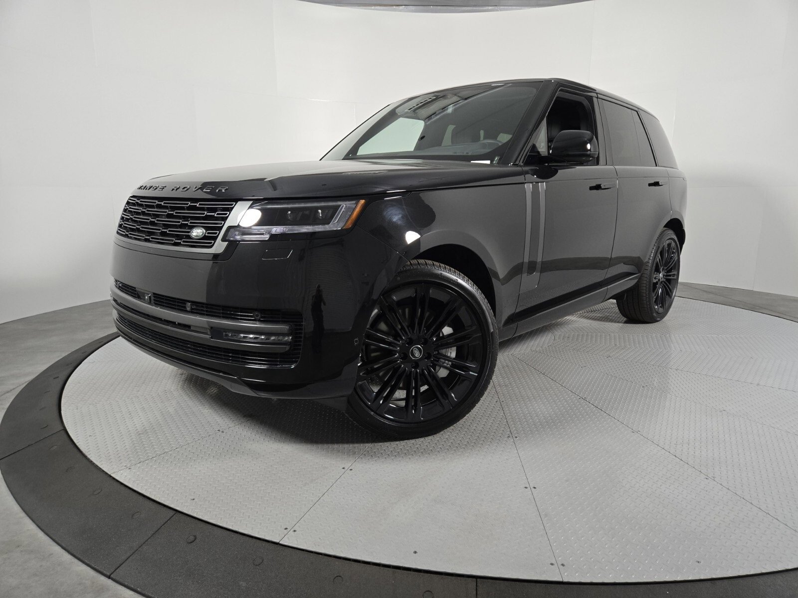 New 2025 Land Rover Range Rover SE image 1