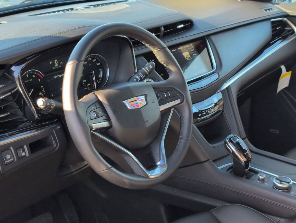 Used 2025 Cadillac XT6 Luxury image 8