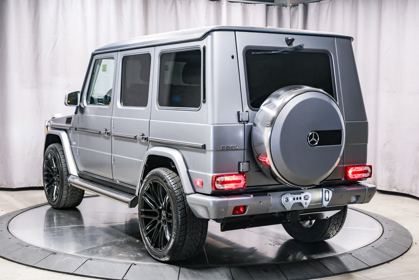 Used 2015 Mercedes-Benz G 550 image 2