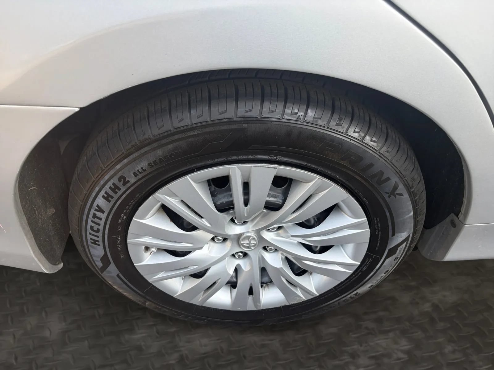 Used 2012 Toyota Camry LE FWD image 37