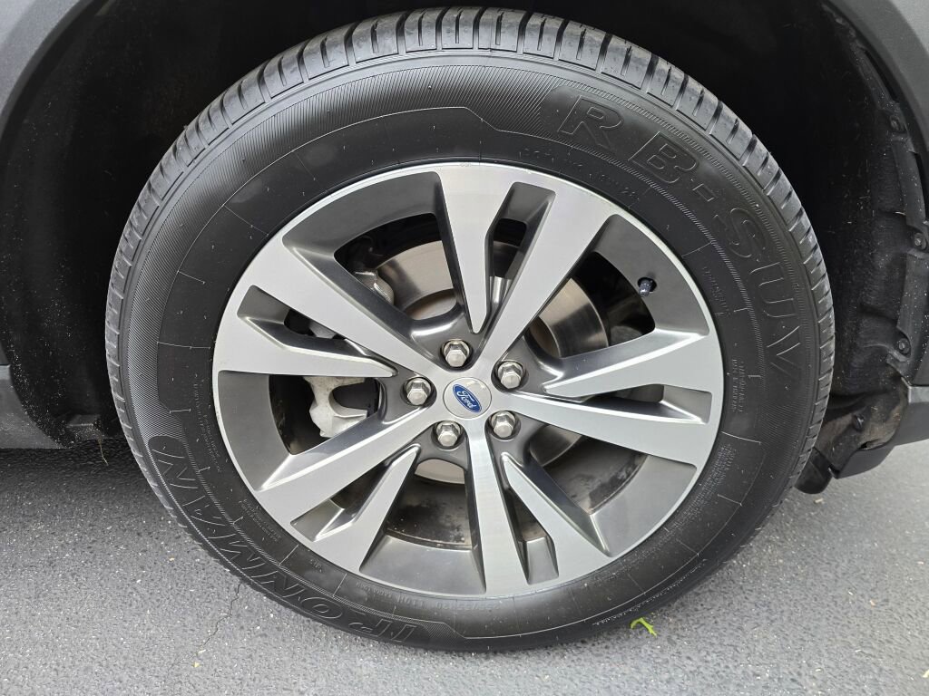 Used 2020 Ford Explorer Platinum w/ Premium Technology Package image 11