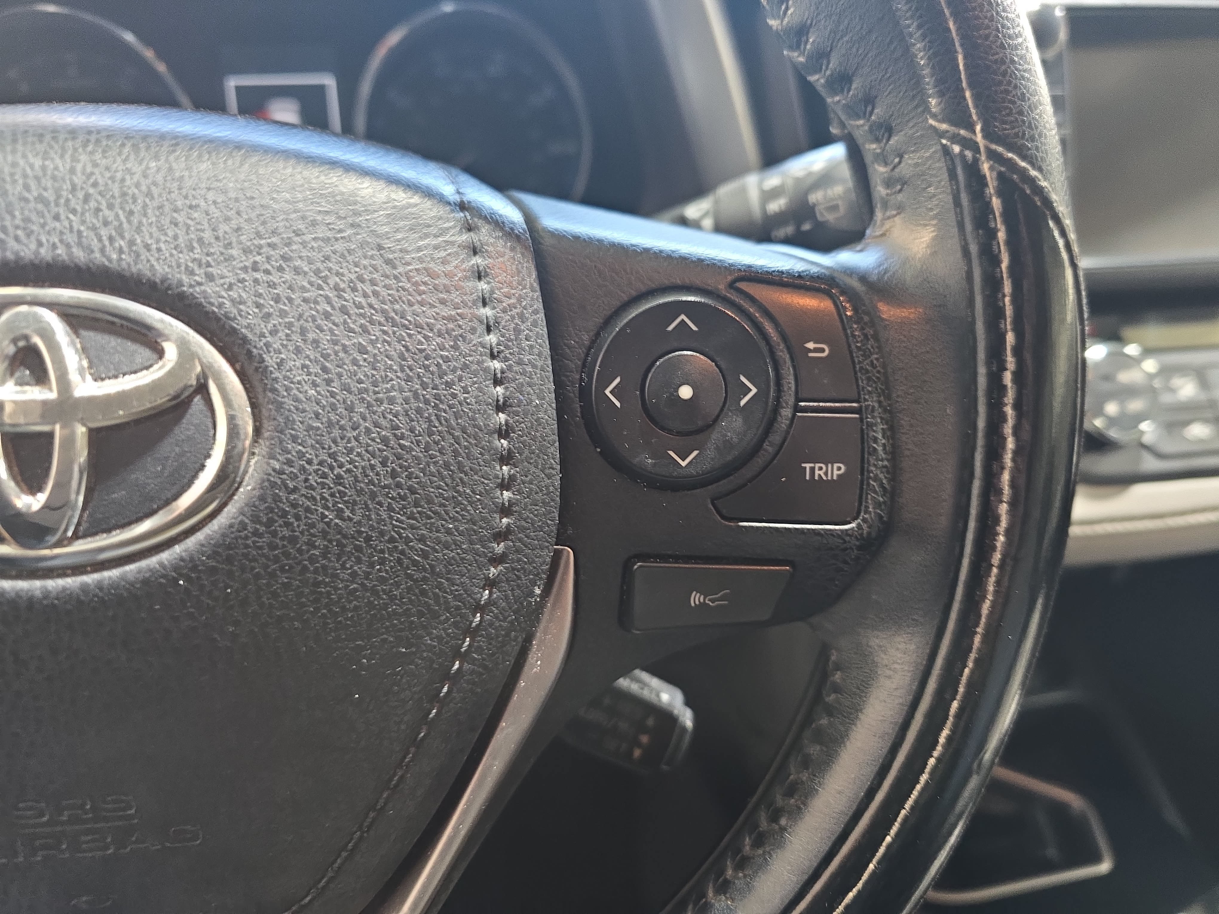 Used 2016 Toyota RAV4 Limited FWD image 17