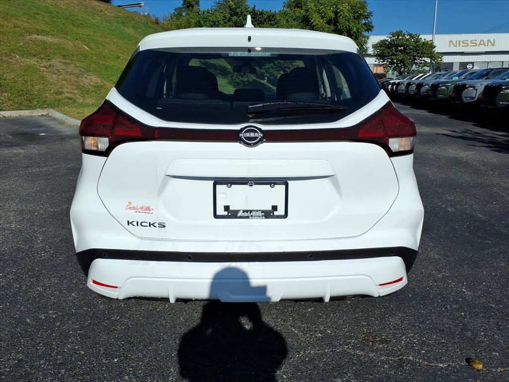 New 2025 Nissan Kicks Play S FWD image 6