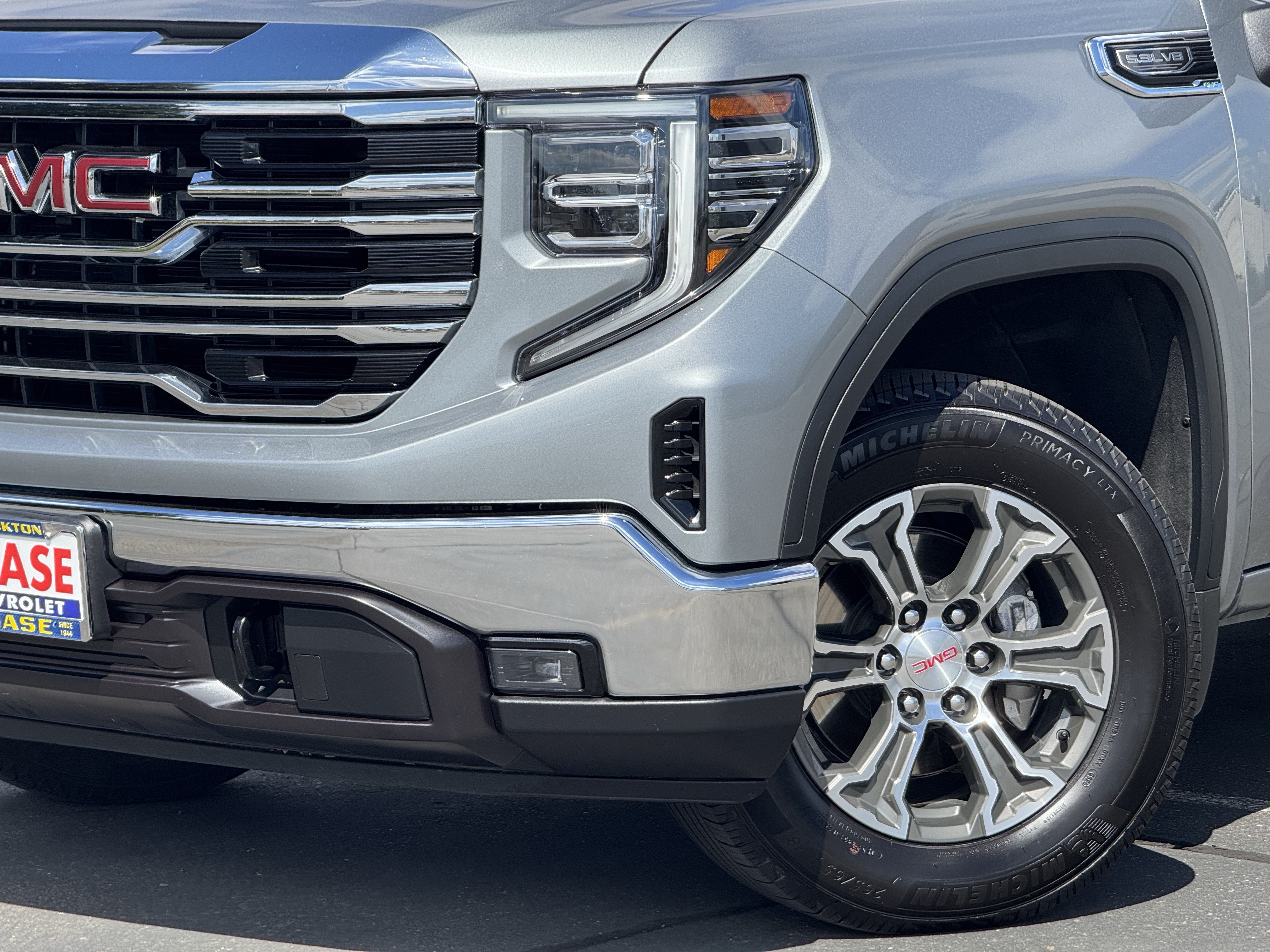 Certified 2025 GMC Sierra 1500 SLT AWD/4WD image 3