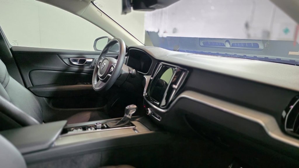 Used 2021 Volvo V60 T5 Cross Country w/ Climate Package image 11