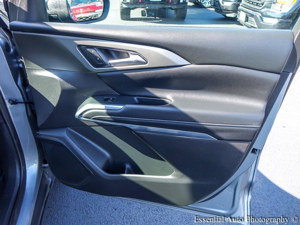 Used 2026 Chevrolet Traverse LT w/ Midnight/Sport Edition FWD image 32