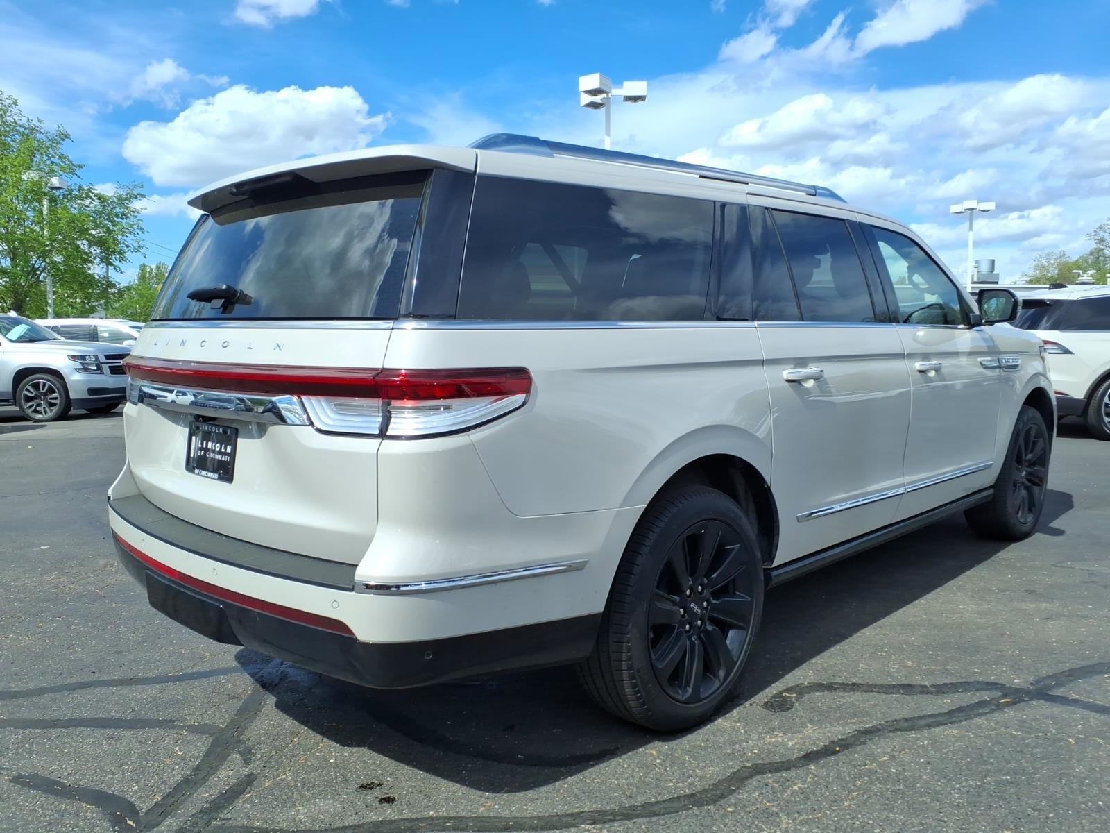 Used 2024 Lincoln Navigator L Reserve AWD/4WD image 7