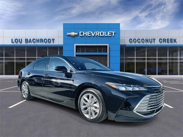 Used 2022 Toyota Avalon XLE w/ Moonroof Package image 1