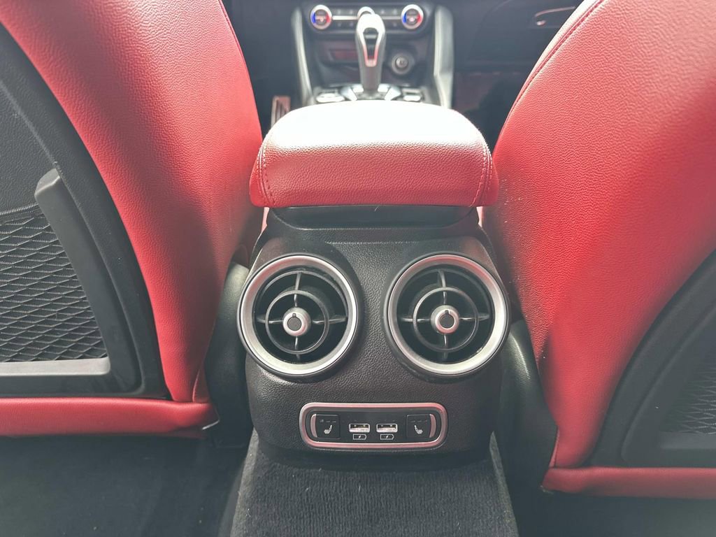Used 2022 Alfa Romeo Giulia Veloce image 15