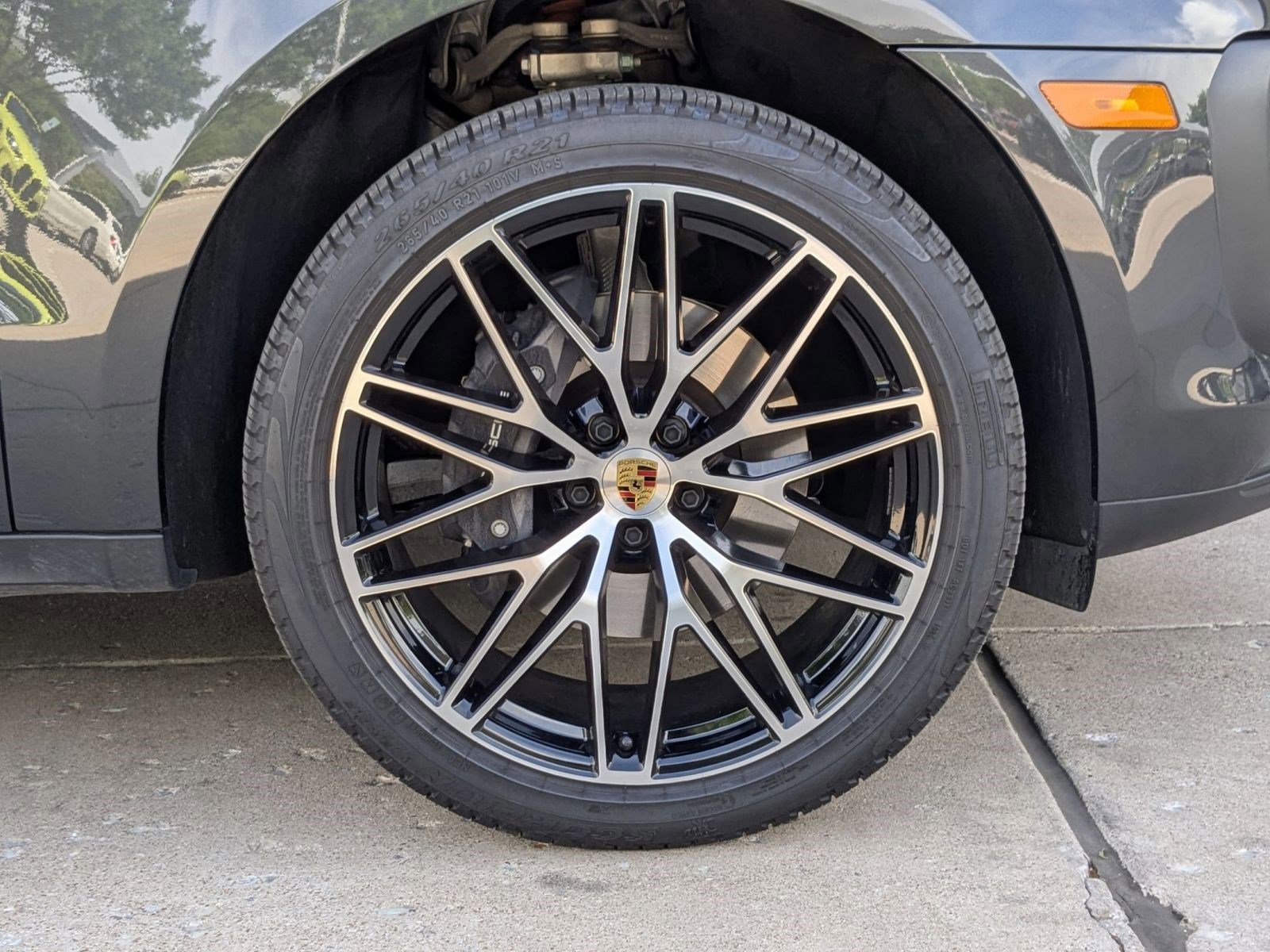 Certified 2025 Porsche Macan image 28