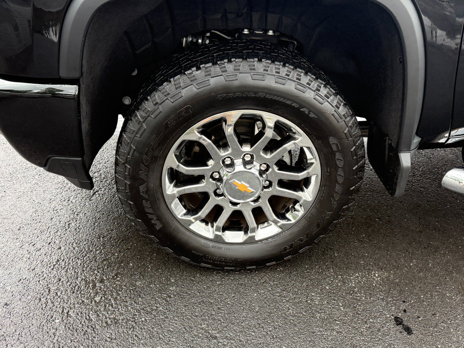 Used 2026 Chevrolet Silverado 2500 LT w/ Z71 Chrome Sport Edition AWD/4WD image 9