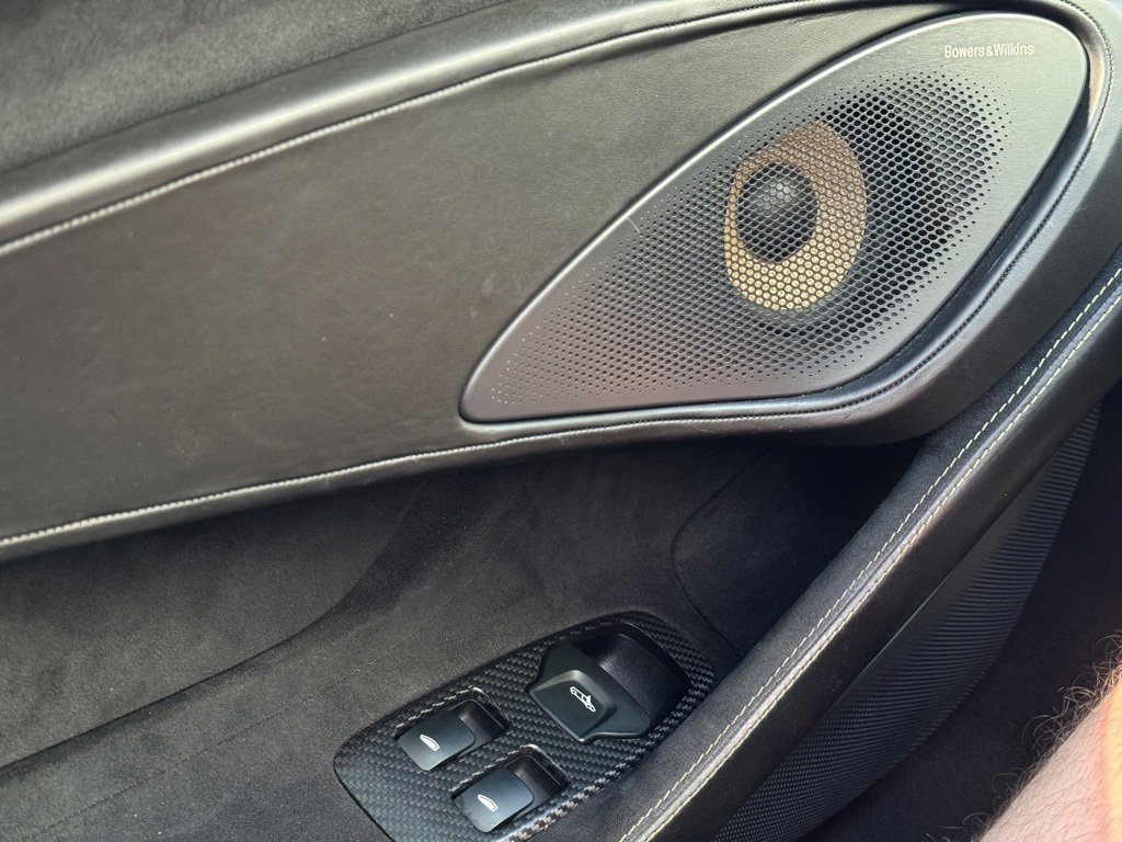 Used 2017 McLaren 570S image 22