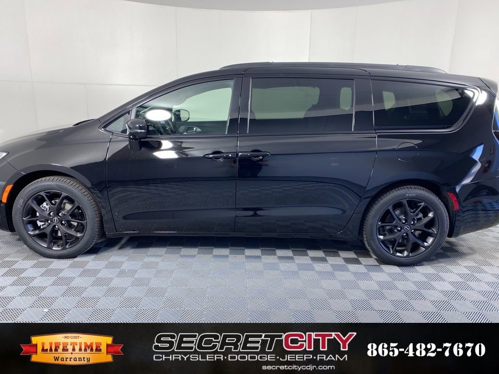 New 2026 Chrysler Pacifica Limited w/ S Appearance Package image 4