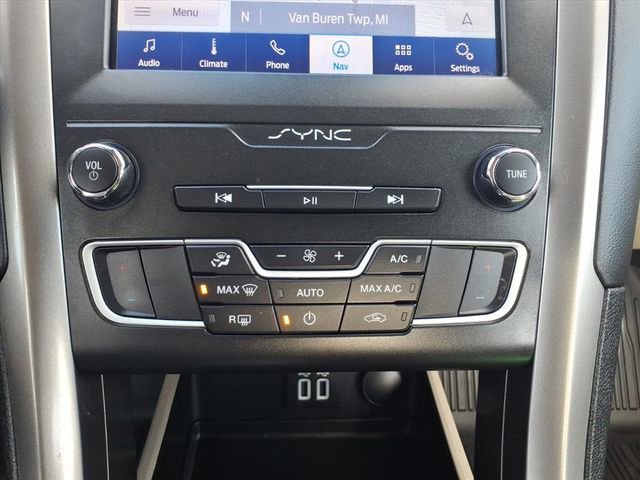 Used 2020 Ford Fusion SE image 21