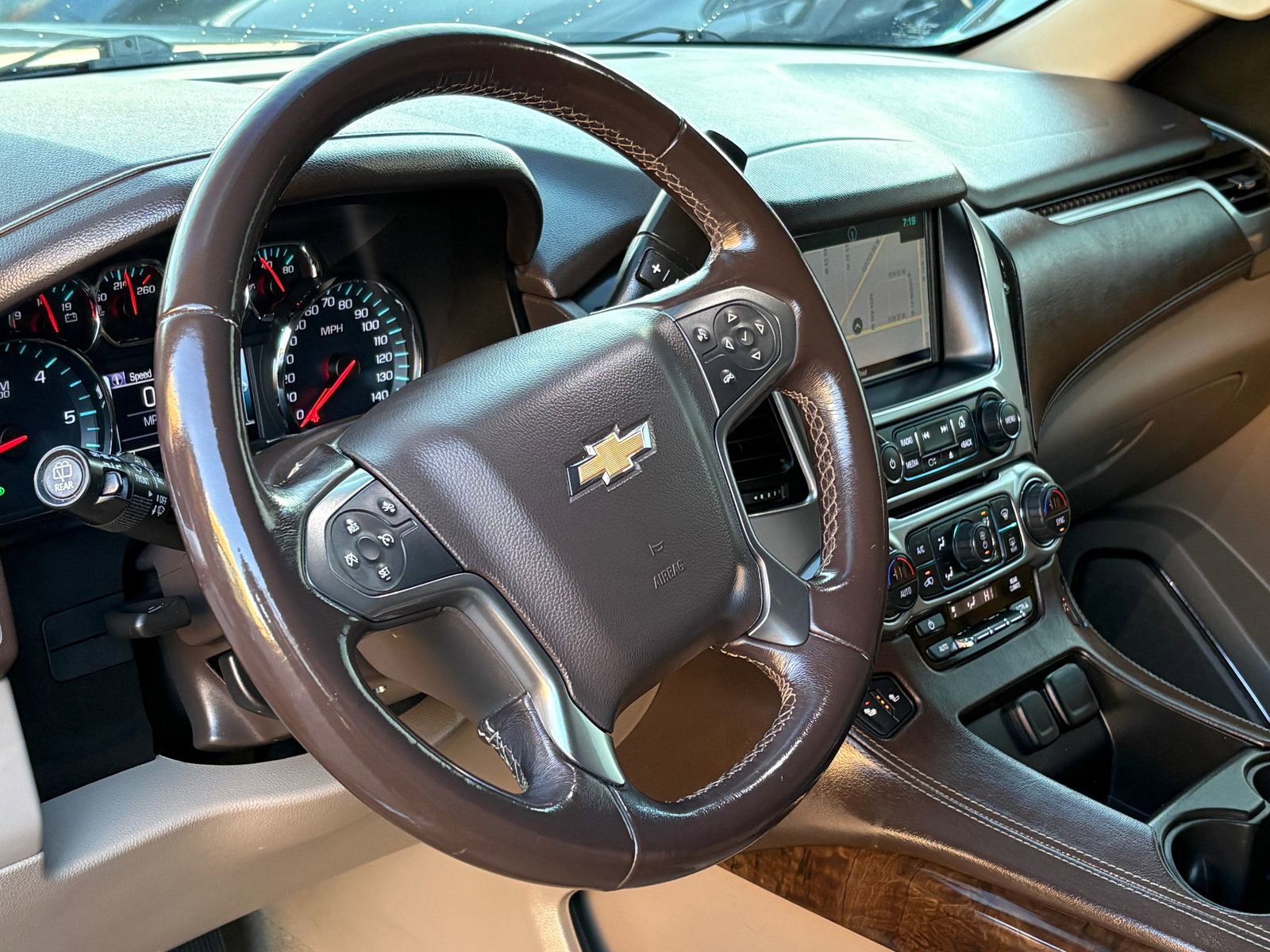 Used 2018 Chevrolet Suburban LT image 10