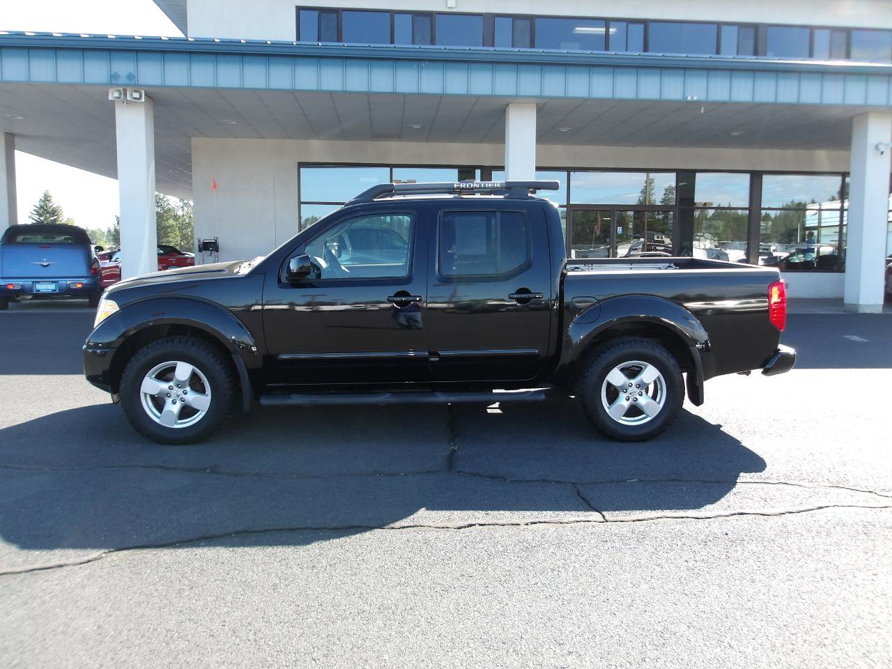 Used 2007 Nissan Frontier LE w/ Rockford Fosgate Pkg AWD/4WD image 2