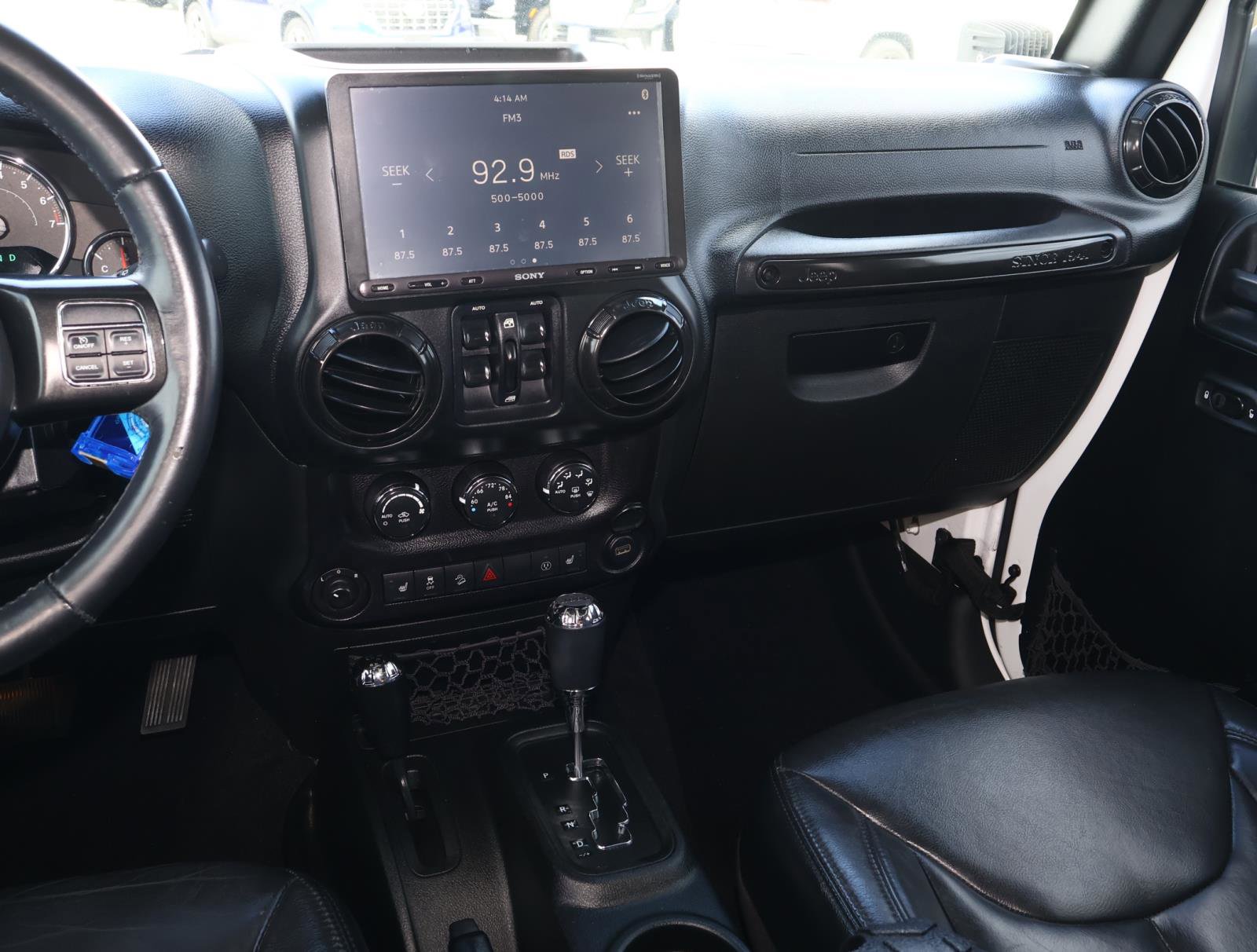 Used 2017 Jeep Wrangler Unlimited Sahara AWD/4WD image 11