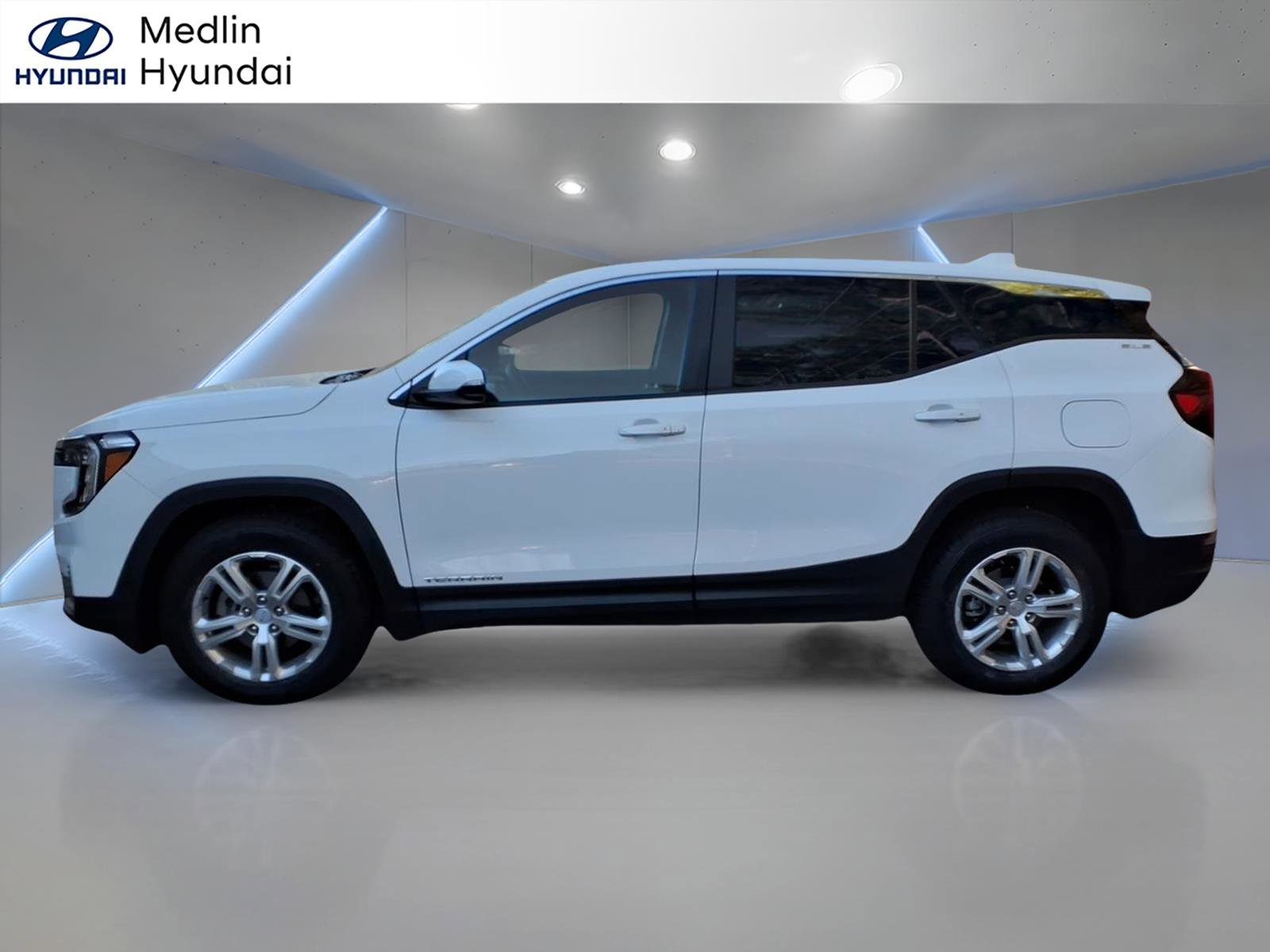 Used 2022 GMC Terrain SLE image 6