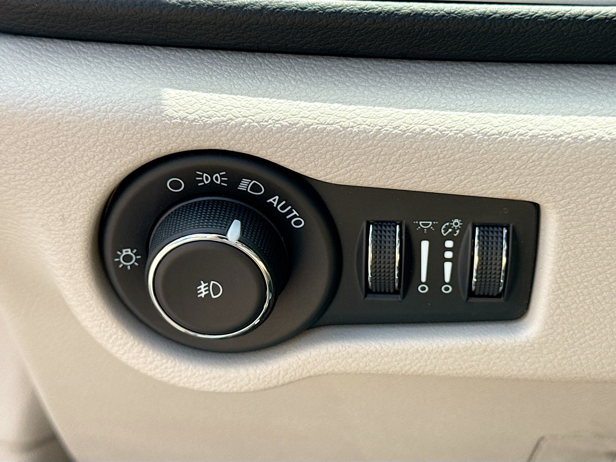 Used 2023 Chrysler Pacifica Touring-L FWD image 35