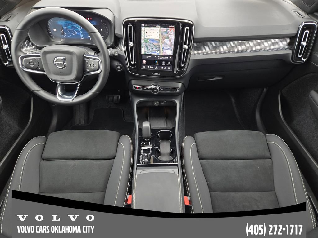 Certified 2025 Volvo XC40 B5 Plus AWD/4WD image 25