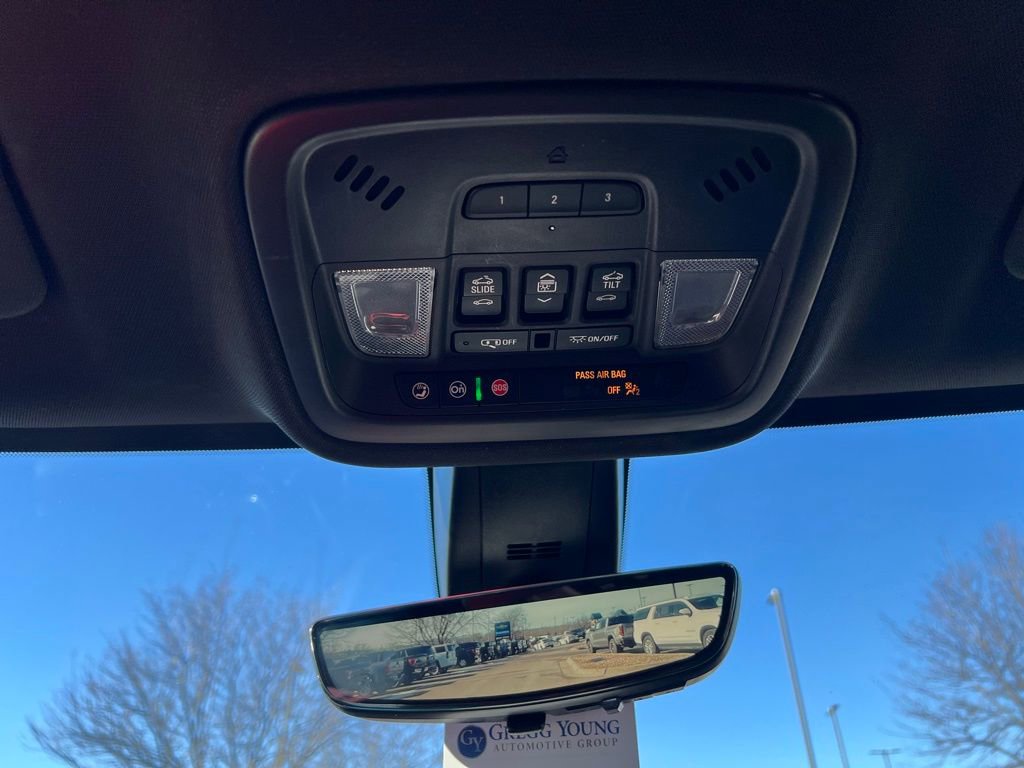 Used 2023 Chevrolet Traverse Premier image 38