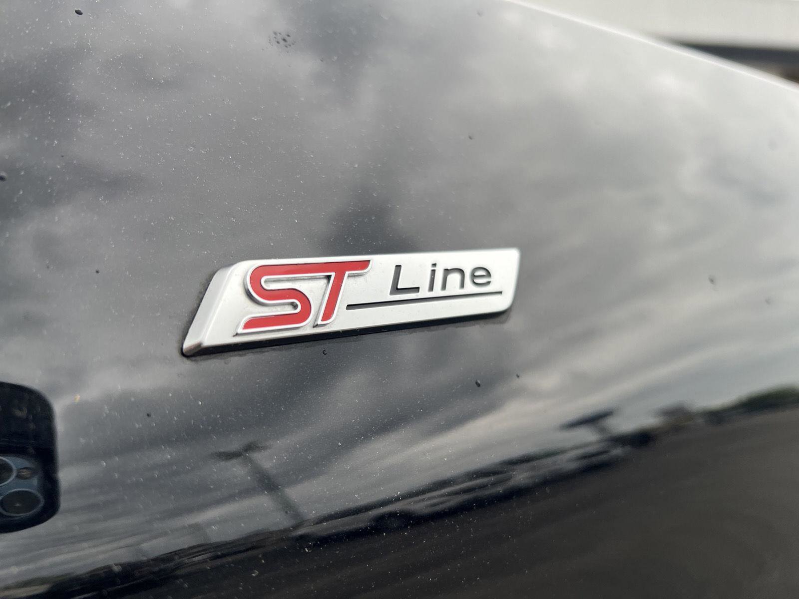 Used 2025 Ford Explorer ST-Line w/ ST-Line Street Pack AWD/4WD image 3