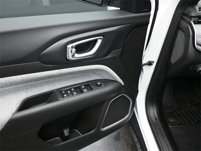 Used 2025 Jeep Compass Sport image 21