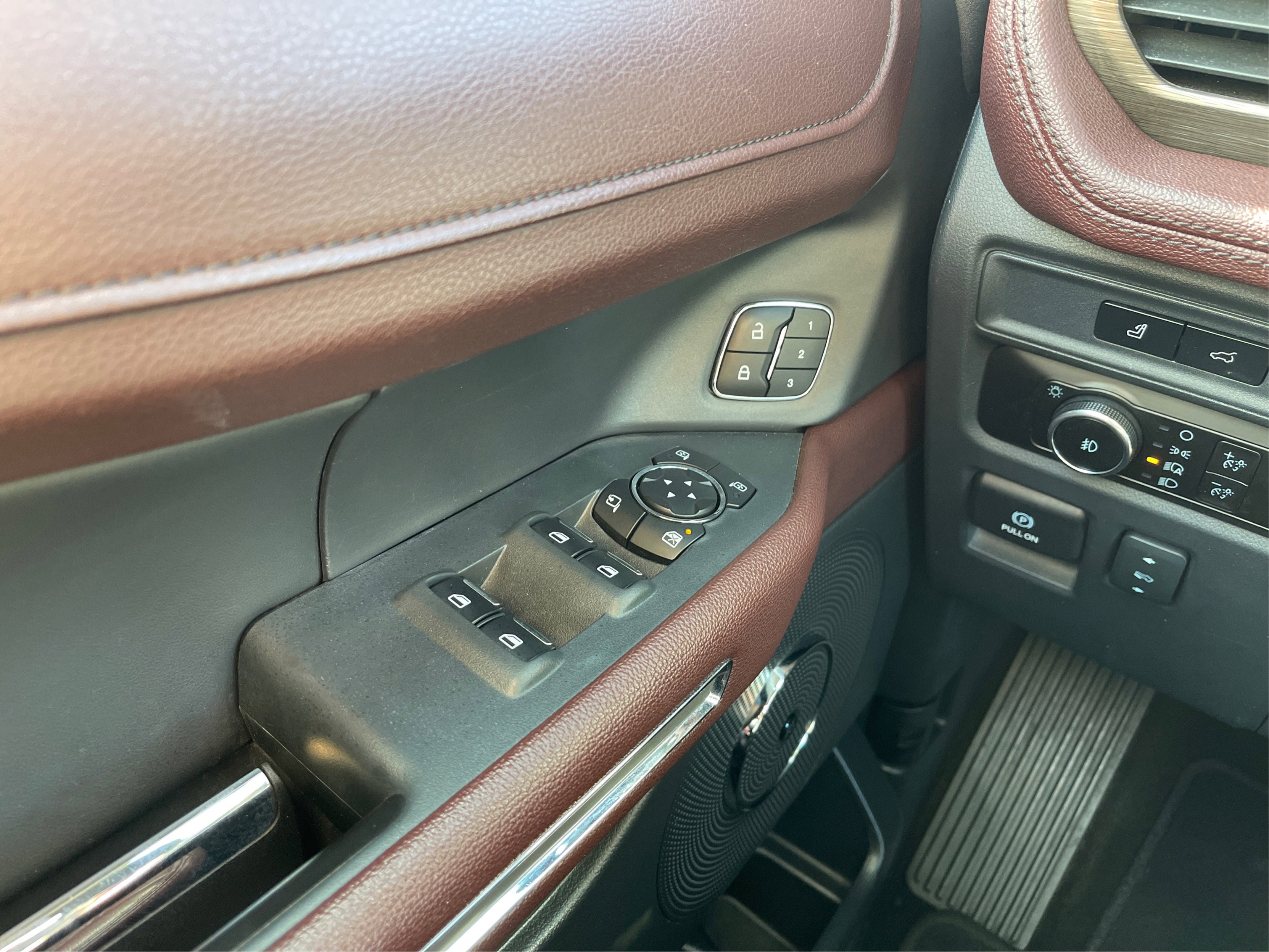 Used 2023 Ford Expedition Max Limited image 15