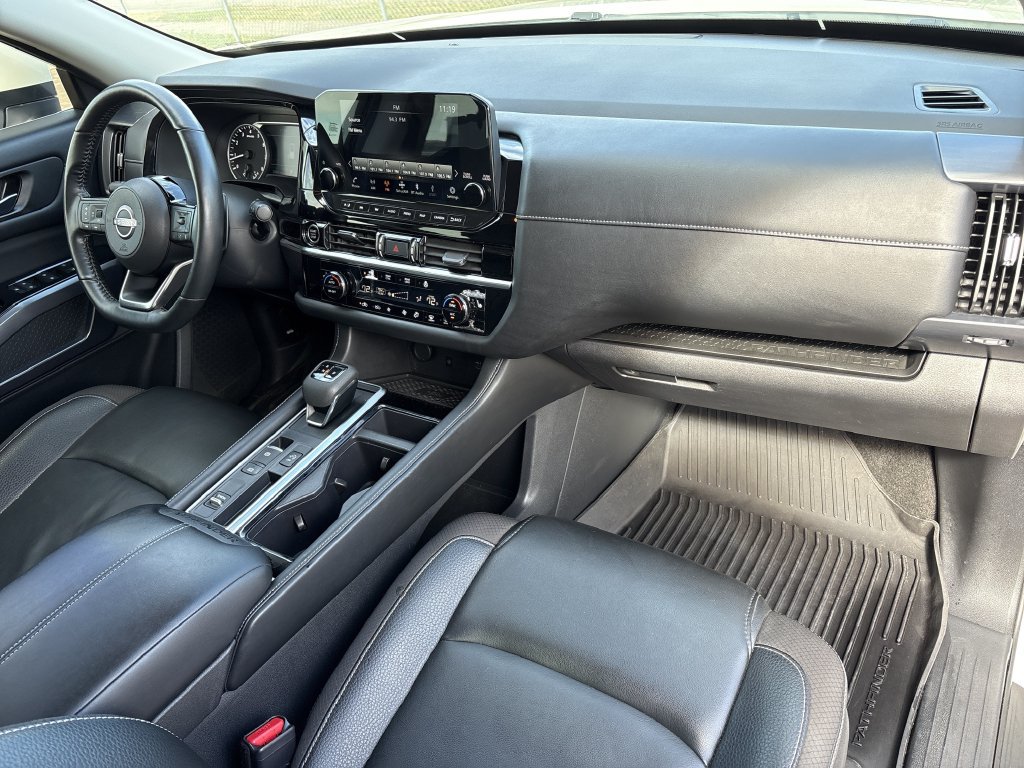 Used 2023 Nissan Pathfinder SL FWD image 30