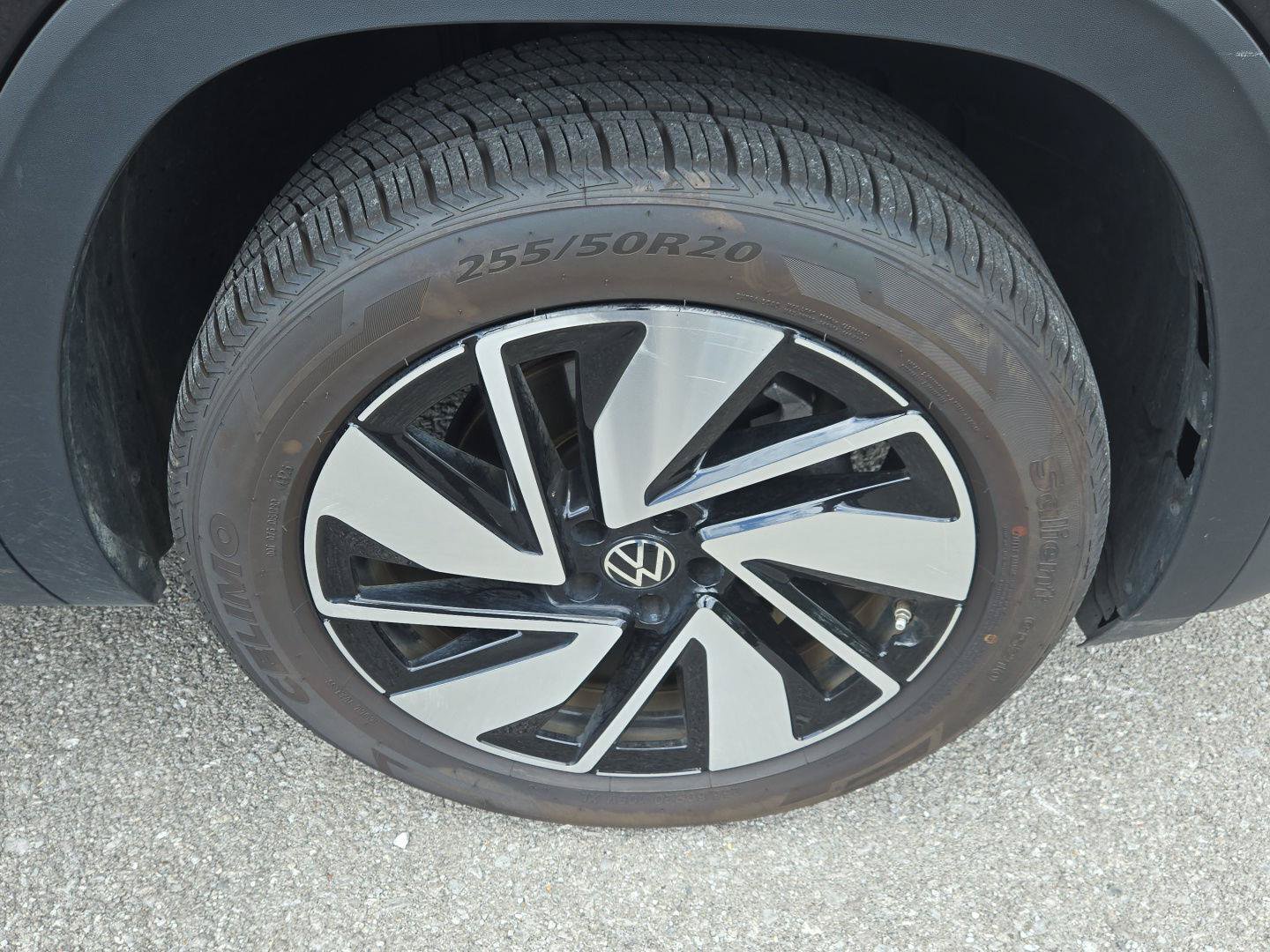 Used 2025 Volkswagen Atlas SE AWD/4WD image 9