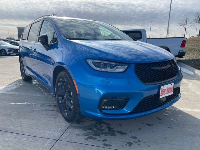 New 2026 Chrysler Pacifica Select w/ S Appearance Package image 8