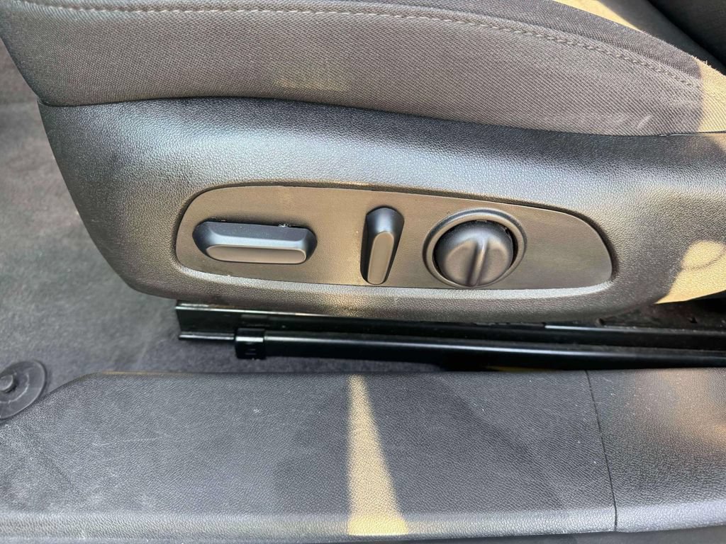 Used 2023 Chevrolet Malibu LT FWD image 17