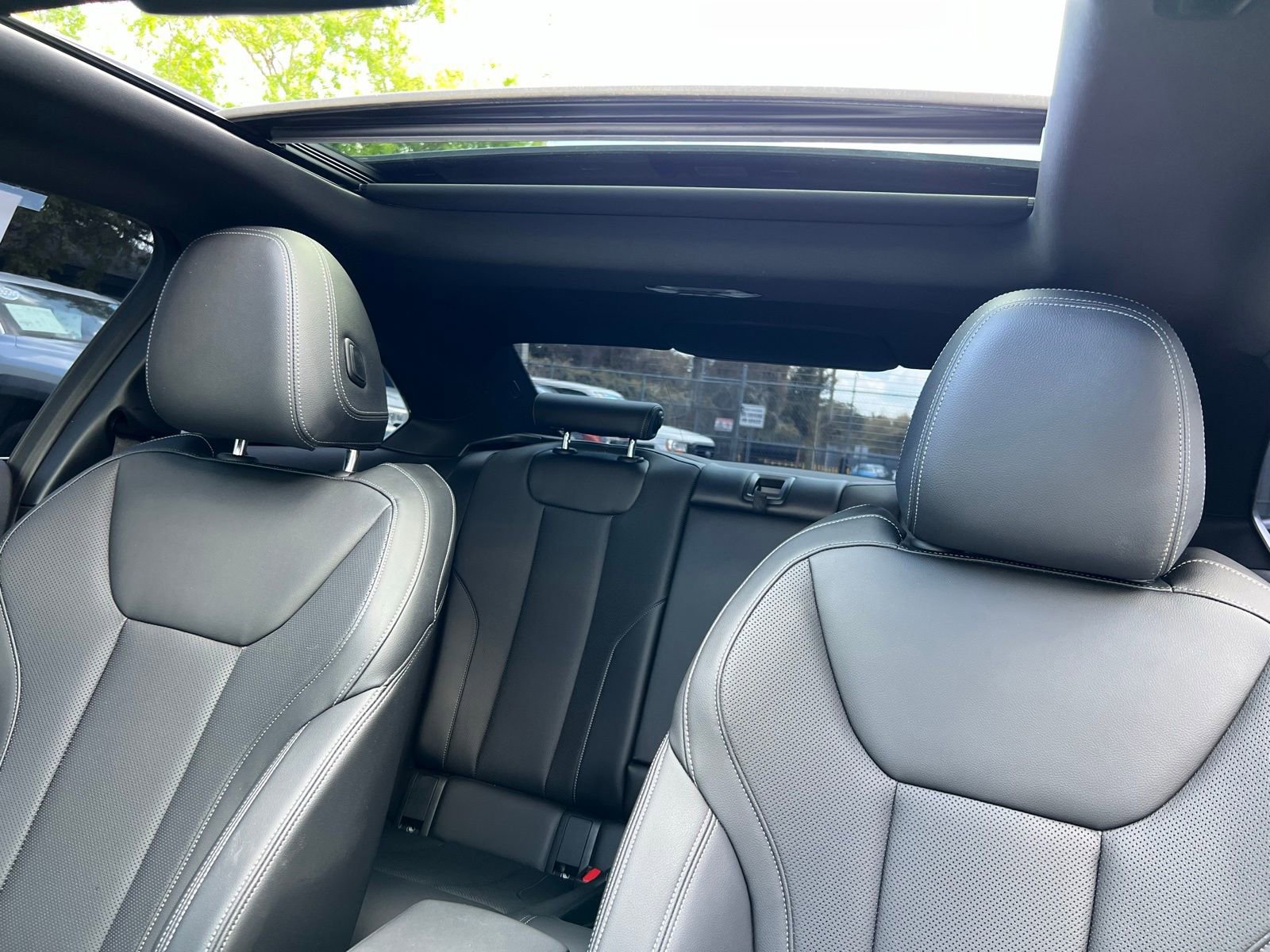 Used 2022 BMW 230i Coupe w/ Convenience Package RWD image 29
