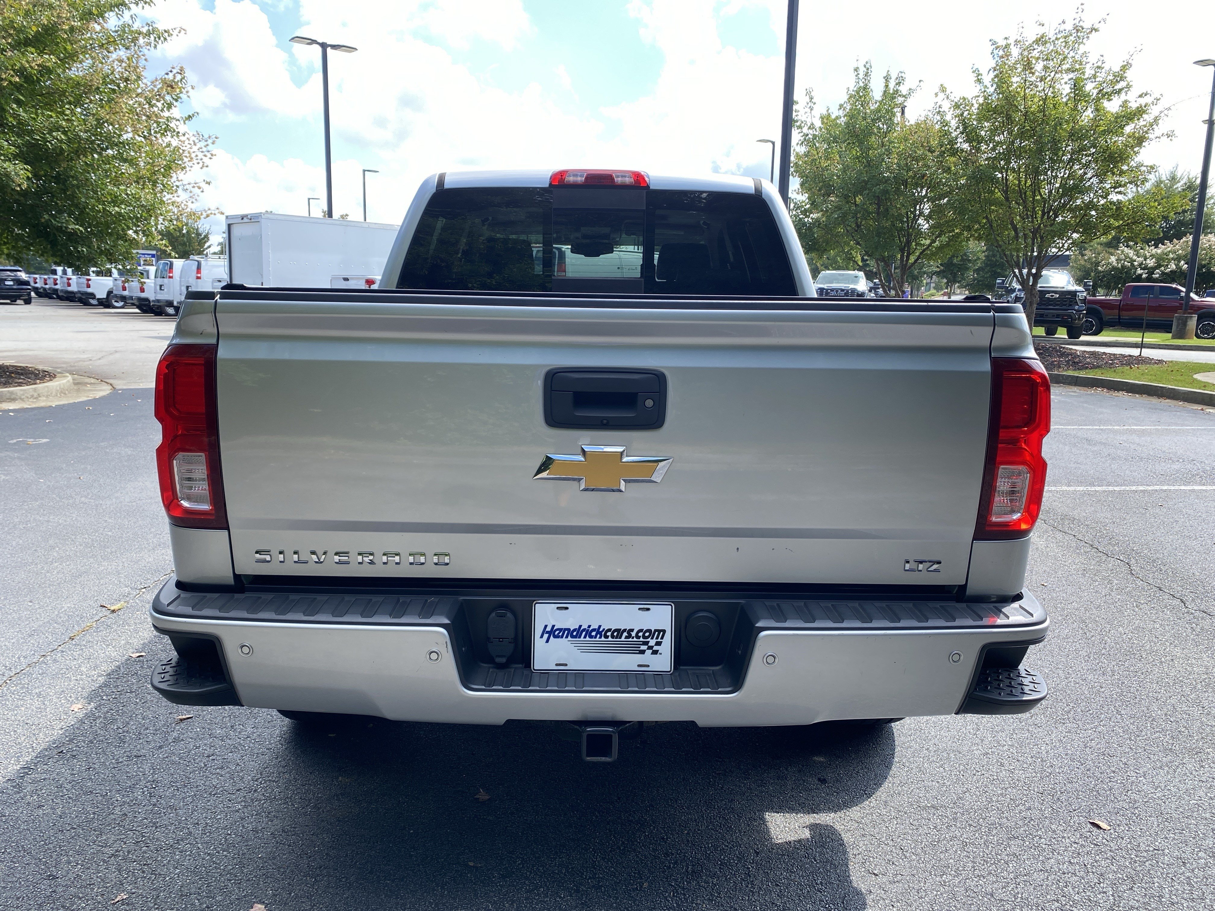 Used 2017 Chevrolet Silverado 1500 LTZ Z71 w/ LTZ Plus Package AWD/4WD image 8